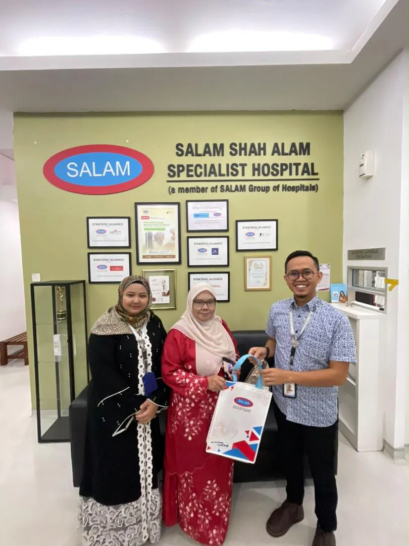 Ms Hana visiting SALAM Hospital to learn about its medical services